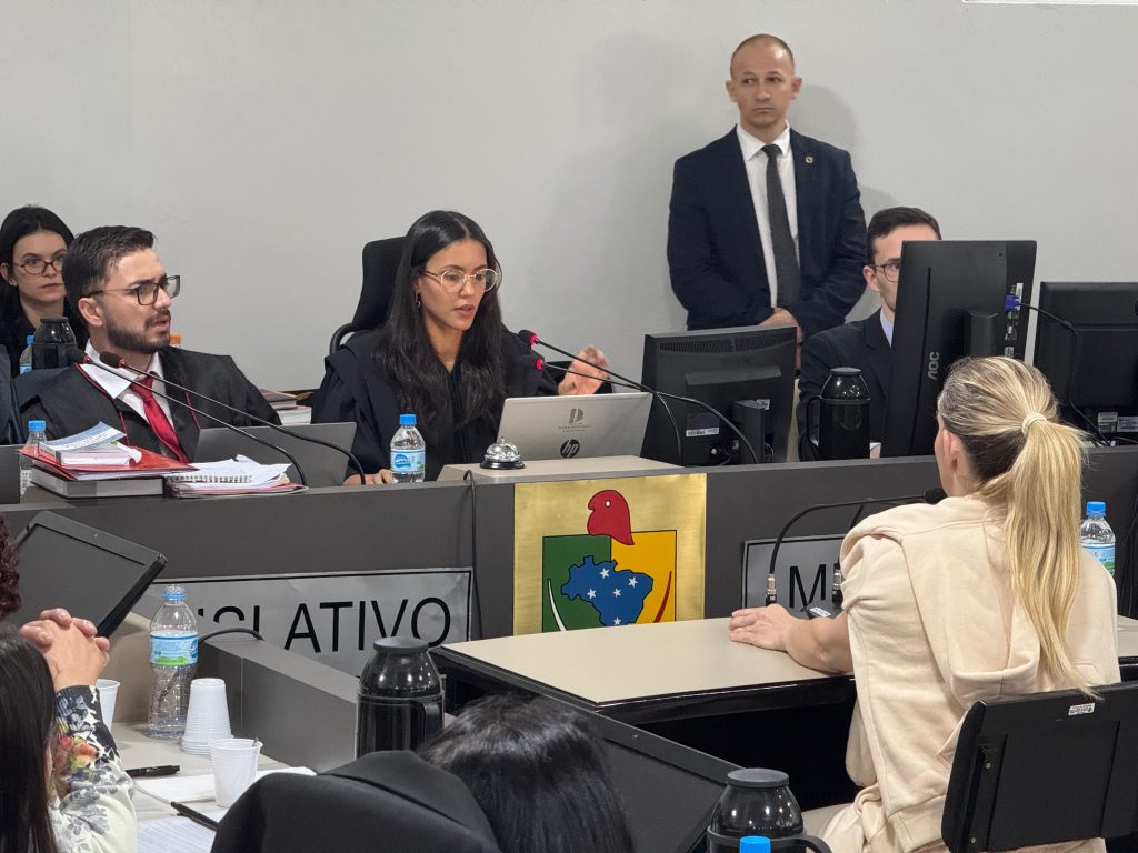 Cláudia Tavares Hoeckler enfrenta juri popular