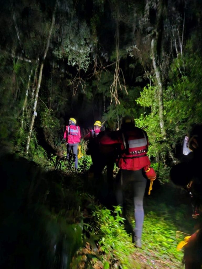 Corpo de Bombeiros intensifica buscas por mãe e filha em rio do Oeste catarinense