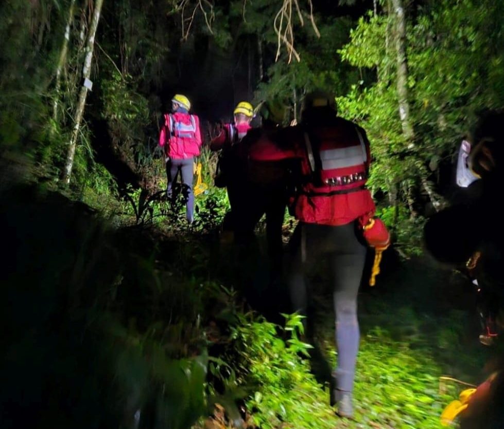 Corpo de Bombeiros intensifica buscas por mãe e filha em rio do Oeste catarinense