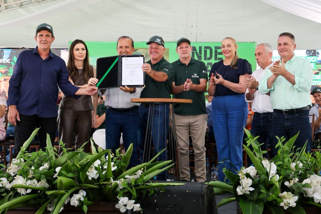 Jorginho Mello anuncia R$ 240 milhões em crédito para produtores de leite