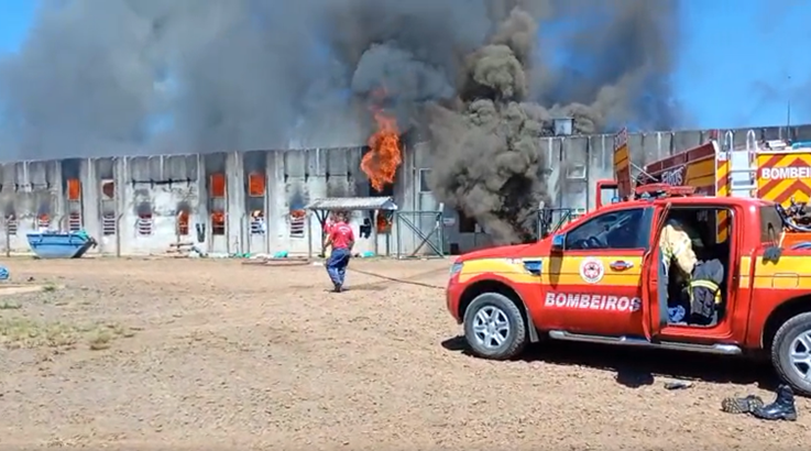Fogo destrói alojamento no interior de Lebon Regis