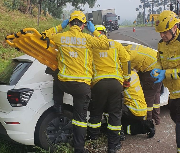 Colisão frontal deixa feridos na BR-282, em Joaçaba