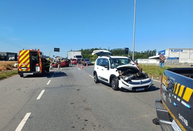 Feriadão de Tiradentes: PRF flagra milhares de infrações de trânsito nas rodovias catarinenses