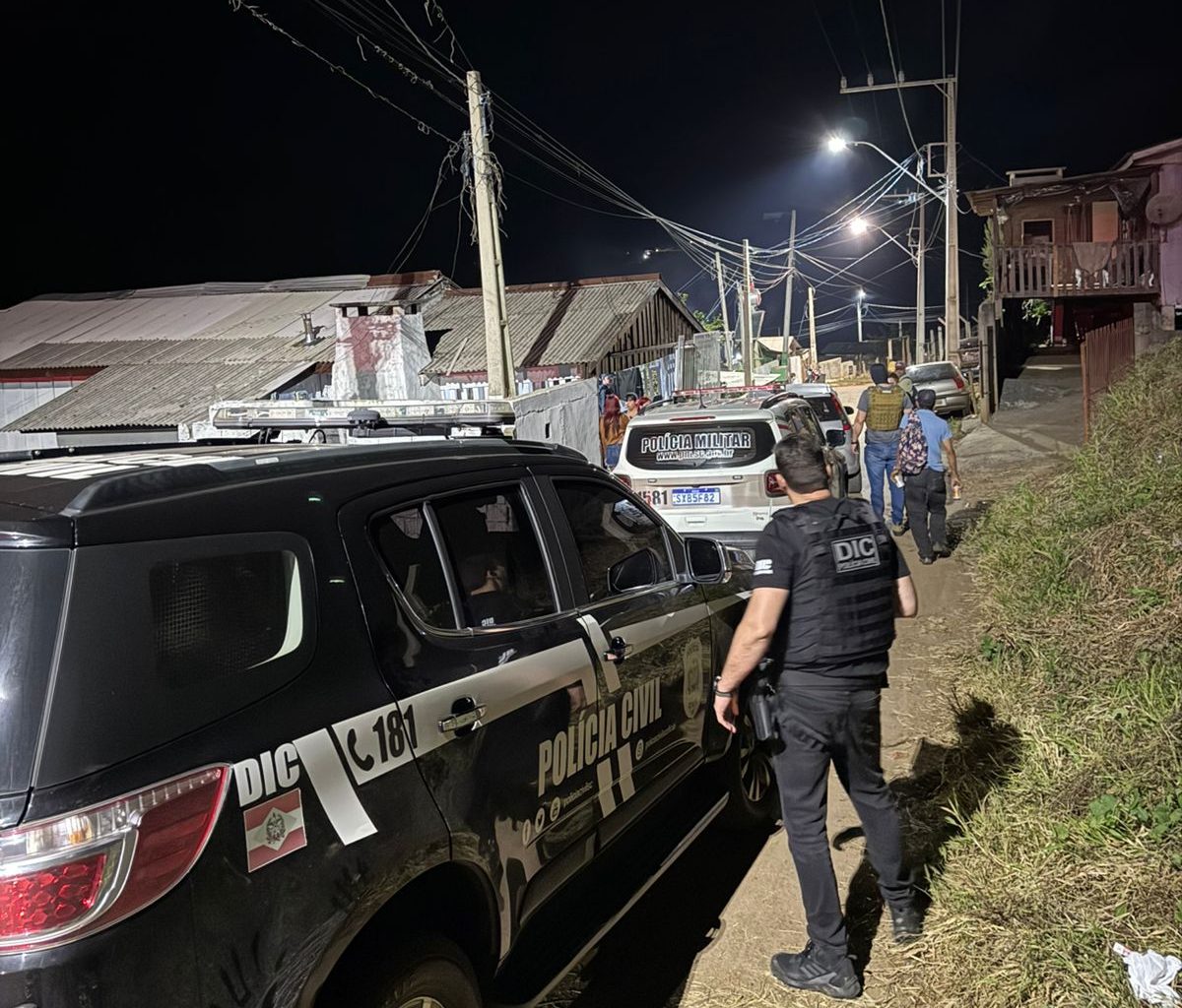 Operação conjunta prende três por tráfico de drogas em Curitibanos
