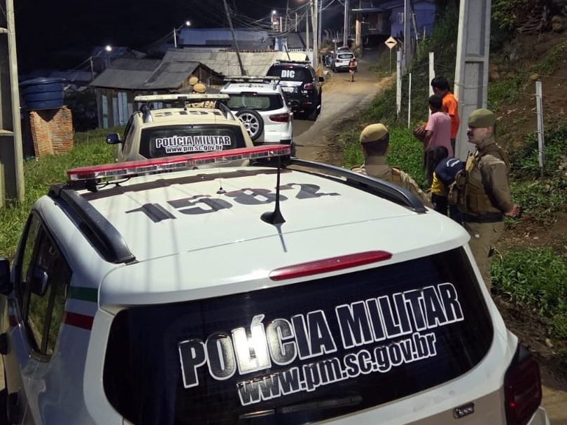 Operação conjunta prende três por tráfico de drogas em Curitibanos