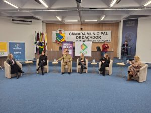 Painel debate o combate à violência contra a mulher em Caçador