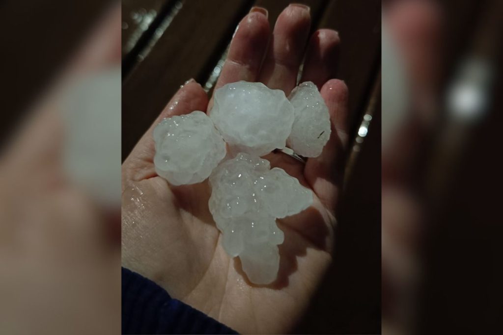 Granizo com pedras de até 6 cm causa danos e assusta moradores em Concórdia