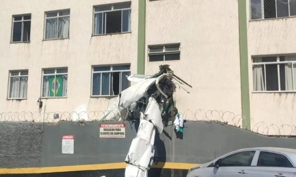 Duas pessoas morrem após queda de aeronave em Belo Horizonte