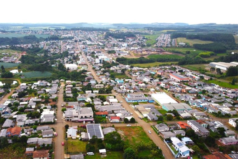 Prefeitura de Monte Carlo abre concurso público com 36 vagas e salários de até R$ 25 mil