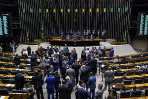 Câmara deve discutir projeto que acaba com a escala 6x1 nesta terça-feira
