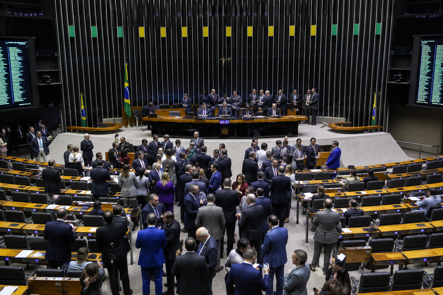 Câmara deve discutir projeto que acaba com a escala 6x1 nesta terça-feira