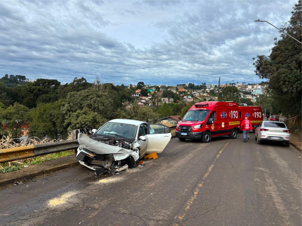 Motorista fica ferido em colisão entre dois veículos em Caçador