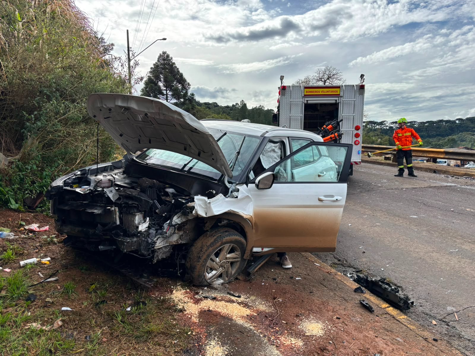 Motorista fica ferido em colisão entre dois veículos em Caçador