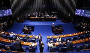 Alcolumbre adia tramitação da PEC que acaba com a escala 6x1 no Senado