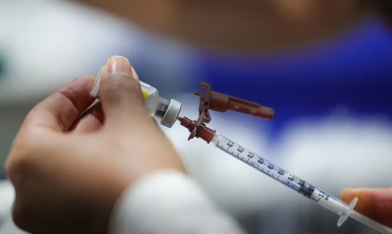 Ministério da Saúde esclarece que vacina da dengue suspensa não é a aplicada em crianças
