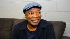 Milton Nascimento é internado para tratar pneumonia e apresenta boa evolução clínica