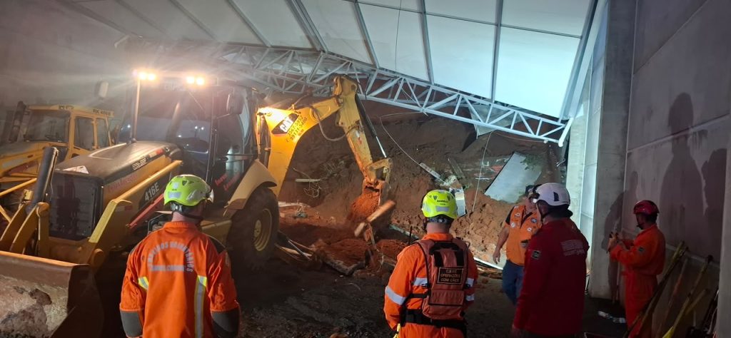 Trabalhadores morrem soterrados após desabamento de obra em Caçador