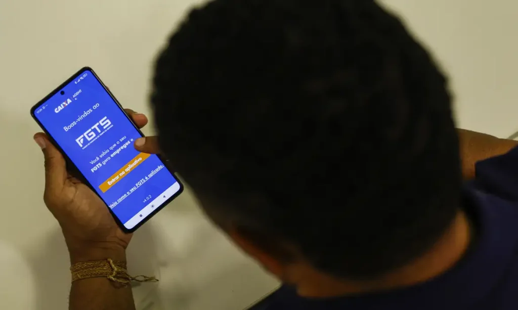 Caixa começa a depositar lucro do FGTS para 138 milhões de trabalhadores