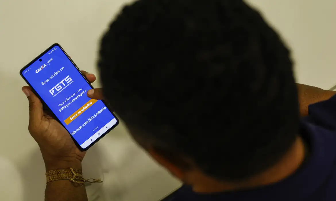 Caixa começa a depositar lucro do FGTS para 138 milhões de trabalhadores