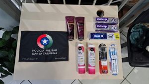 Polícia Militar recupera produtos furtados de farmácia e prende suspeito em Videira