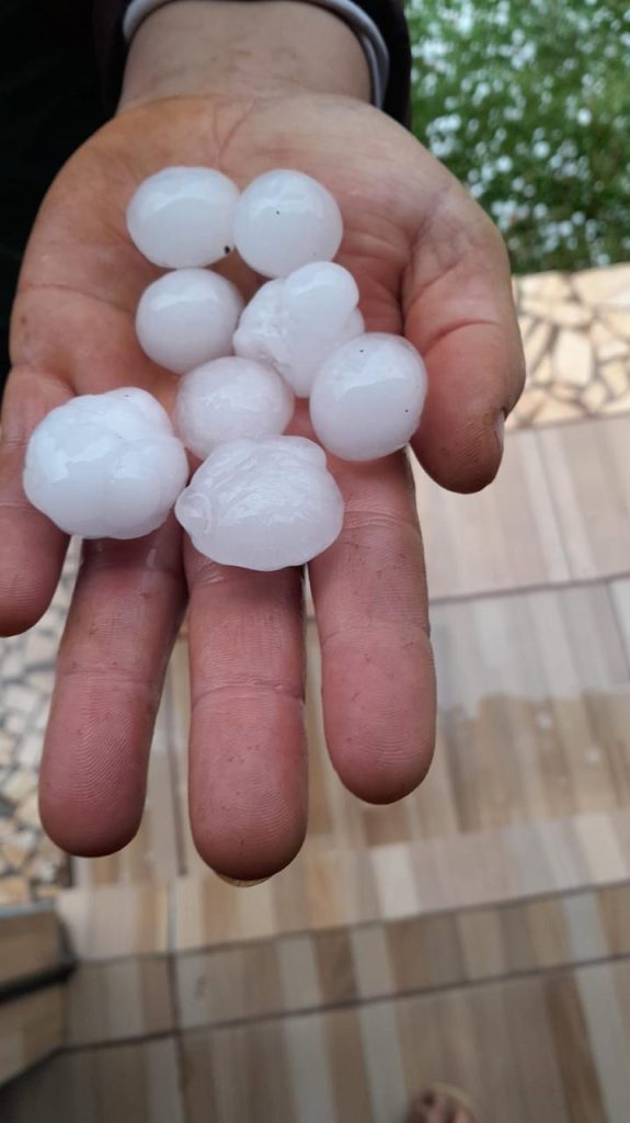 Granizo atinge Calmon e Matos Costa e provoca danos, informa Defesa Civil Regional
