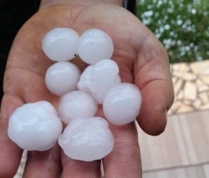 Granizo atinge Calmon e Matos Costa e provoca danos, informa Defesa Civil Regional