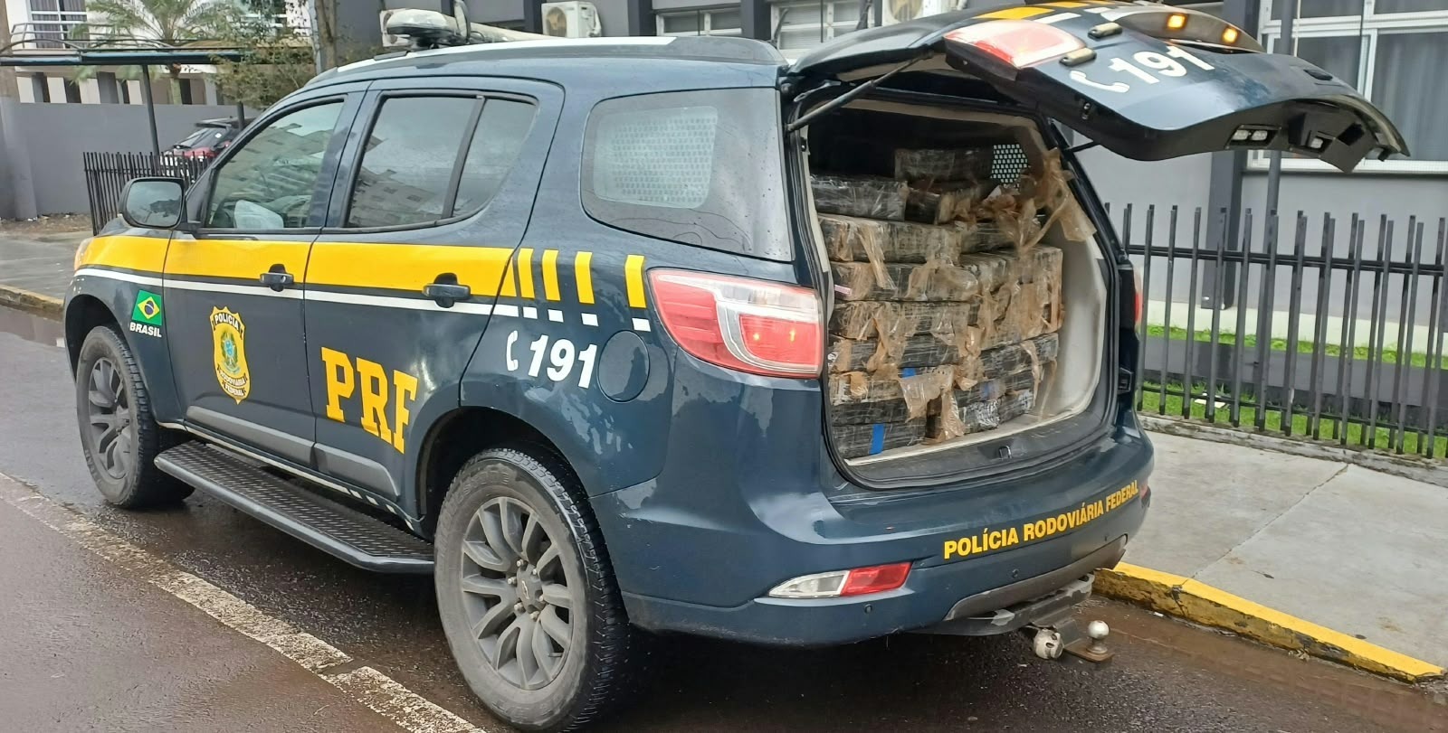 PRF apreende mais de 300 kg de maconha após perseguição em Água Doce