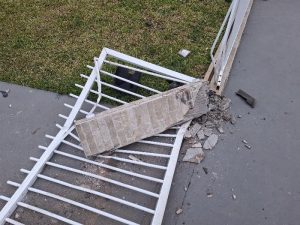 Homem é preso por embriaguez ao volante após bater em duas residências em Treze Tílias