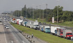 Lei torna permanente regra que garante pagamento do piso mínimo do frete