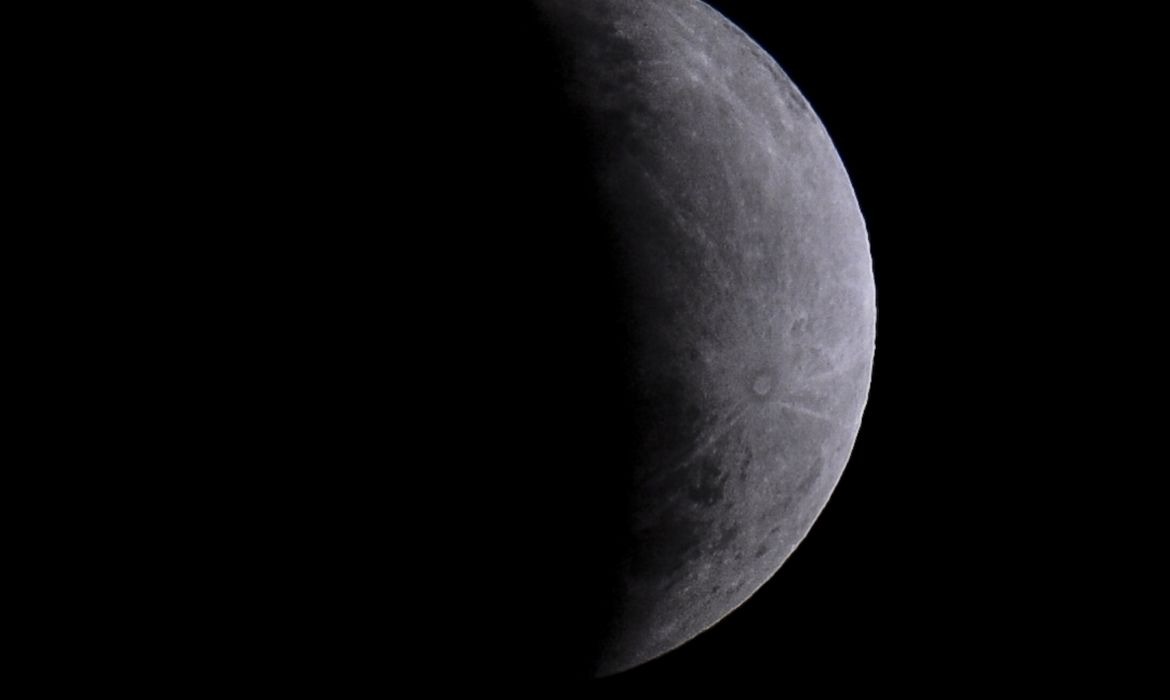 Eclipse parcial da Lua poderá ser visto em todo o Brasil nesta quinta-feira