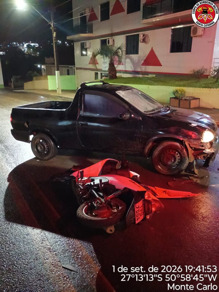 Motociclista fica ferido após colisão com carro no centro de Monte Carlo