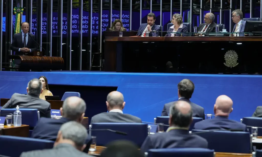 PEC que prevê fim da escala 6x1 entra na reta final no Senado