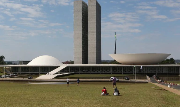 Senado pode votar fim da escala 6x1 em dois turnos nesta quarta-feira